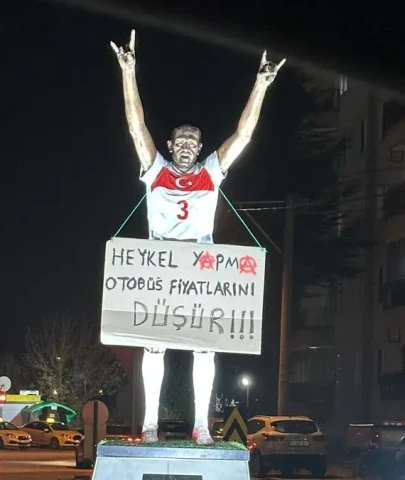 Öğrenciler, Otobüs Ücretlerine Karşı Yaratıcı Çözümler Üretiyor