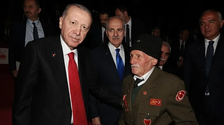 Kore Gazisi Uzun, Cumhurbaşkanı Erdoğan ile buluştuğunda duygusal anlar yaşadı.